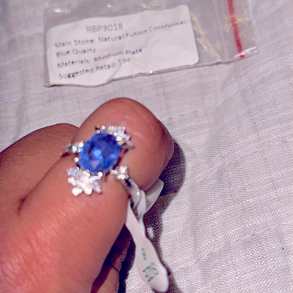 BEAUTIFUL size 8 ring, brand new never worn